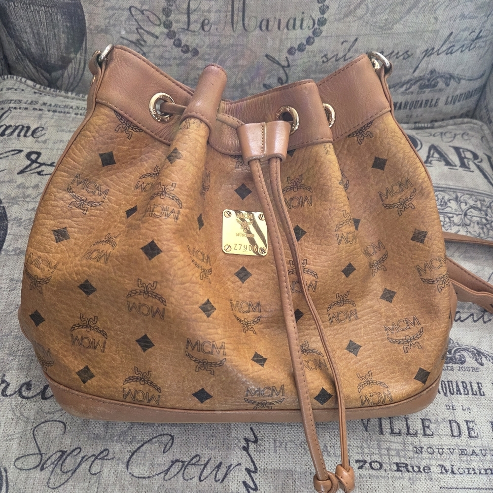 MCM Bucket Bag Brown Leather Heritage Drawstring Handbag Cognac Visetos 2-way